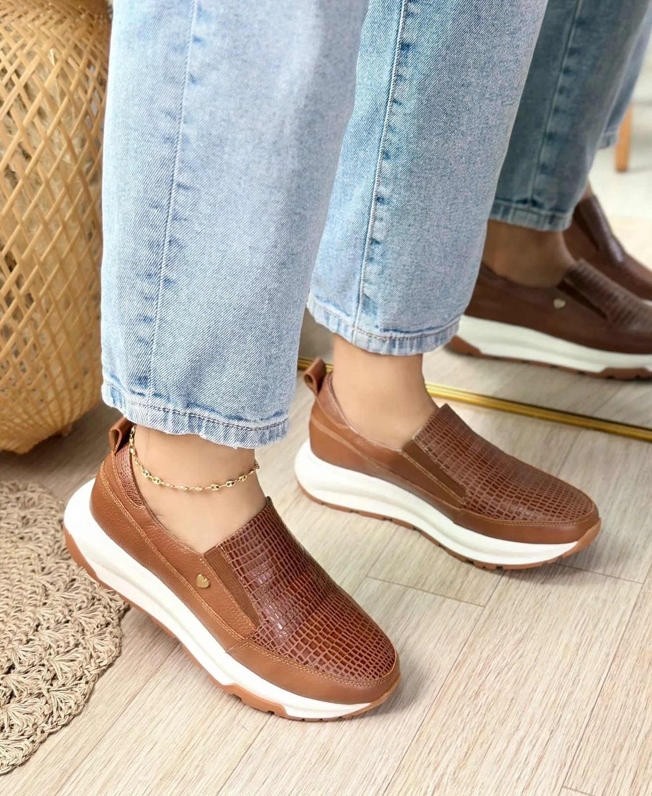 mocasin-r1-1